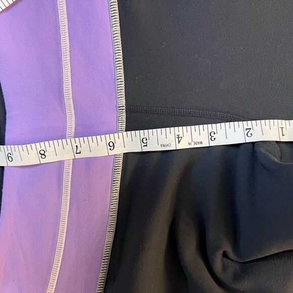 LULULEMON Capris gray/lavender size 6 - Picture 2 of 5